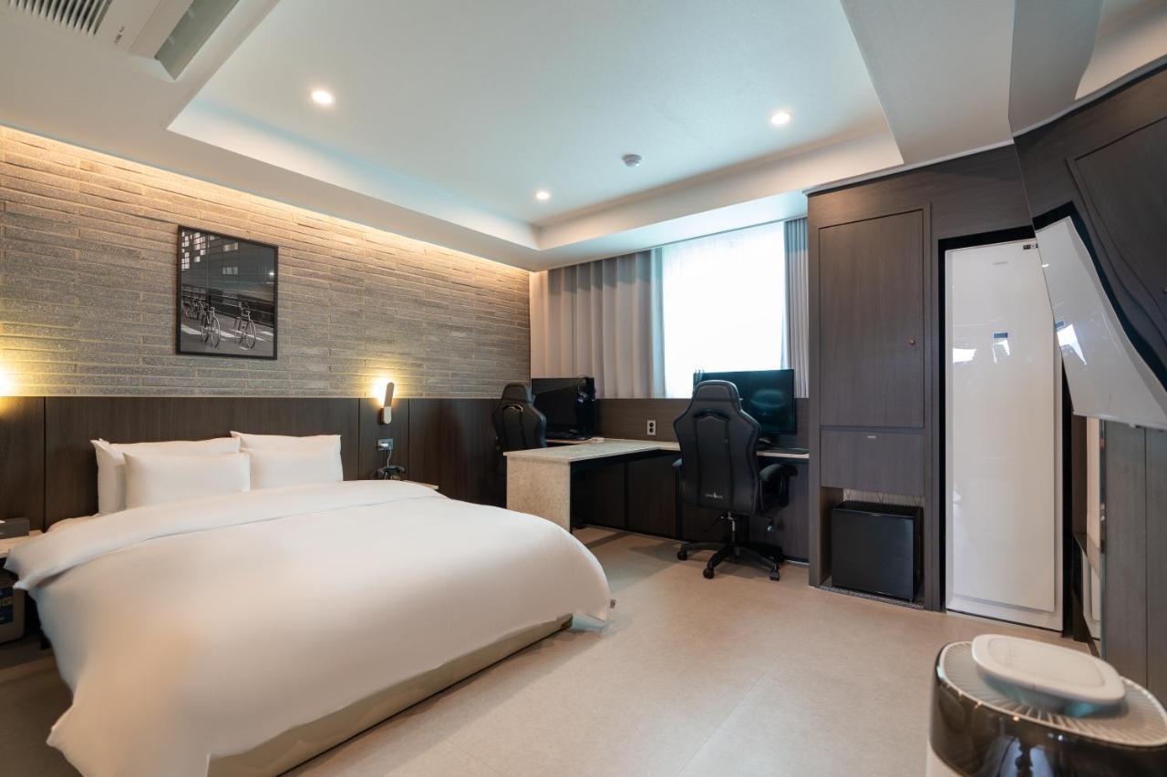 Jecheon Hound Hotel Chechon Exterior photo