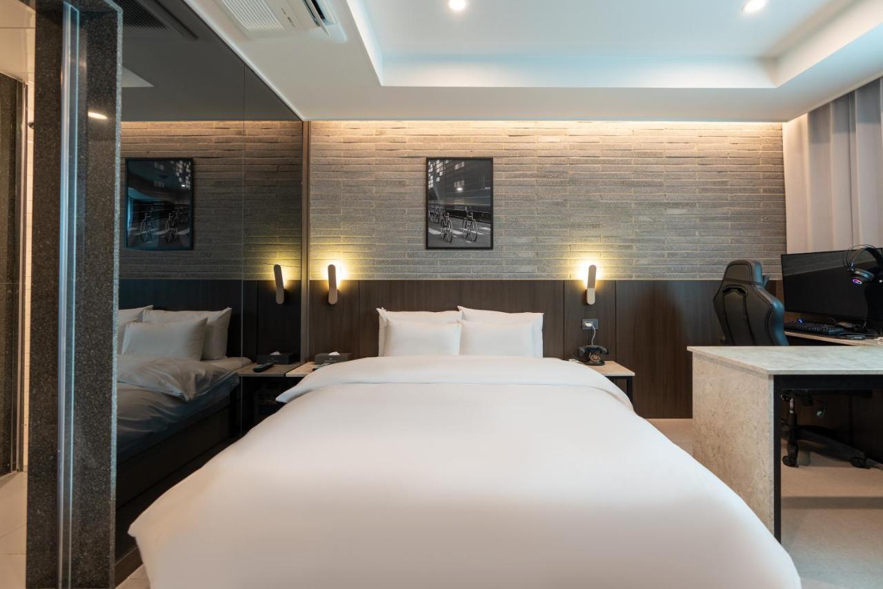 Jecheon Hound Hotel Chechon Exterior photo