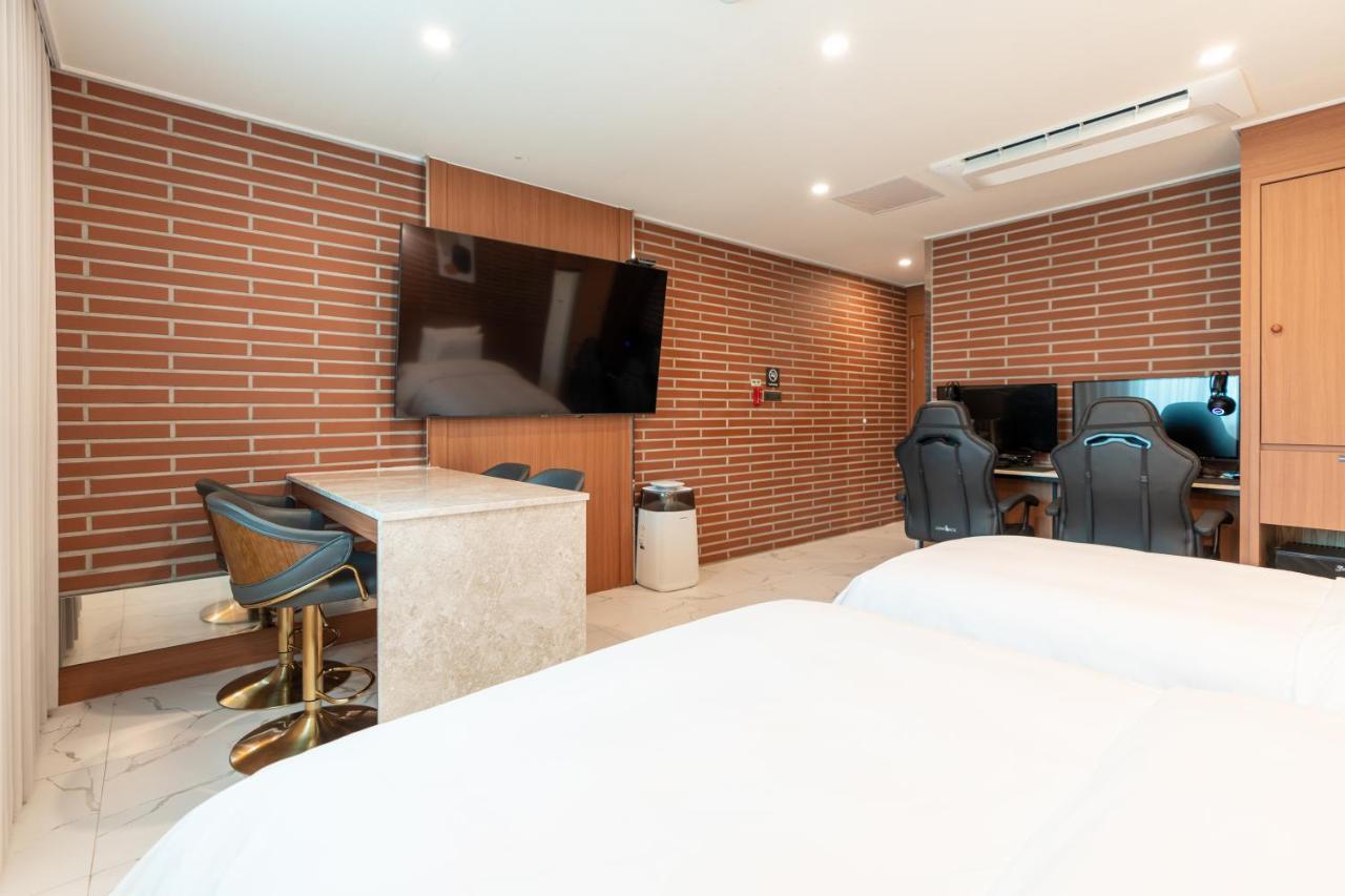 Jecheon Hound Hotel Chechon Exterior photo