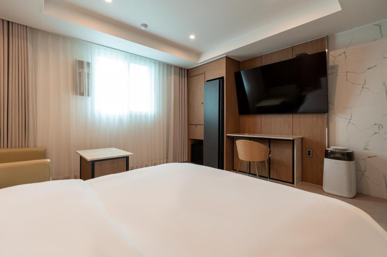 Jecheon Hound Hotel Chechon Exterior photo