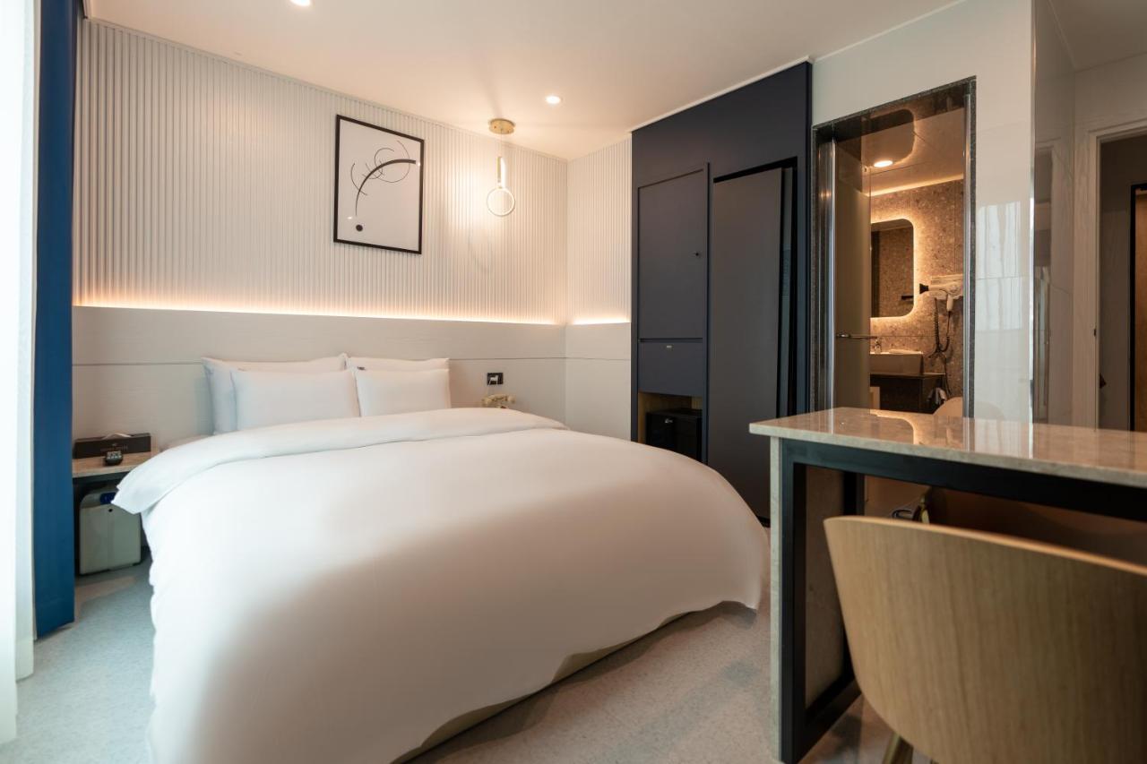 Jecheon Hound Hotel Chechon Exterior photo